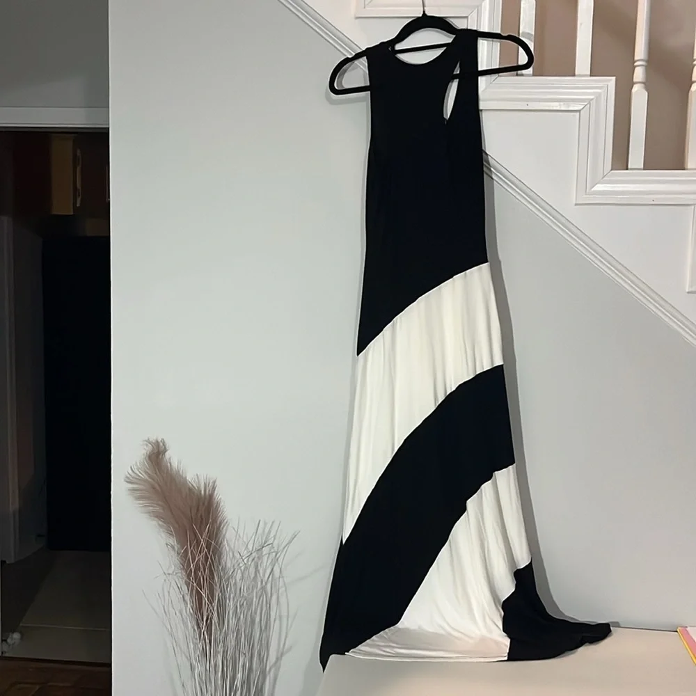 PattyBoutik Black and Cream Halter‎ Maxi Sundress - Picture 7 of 10
